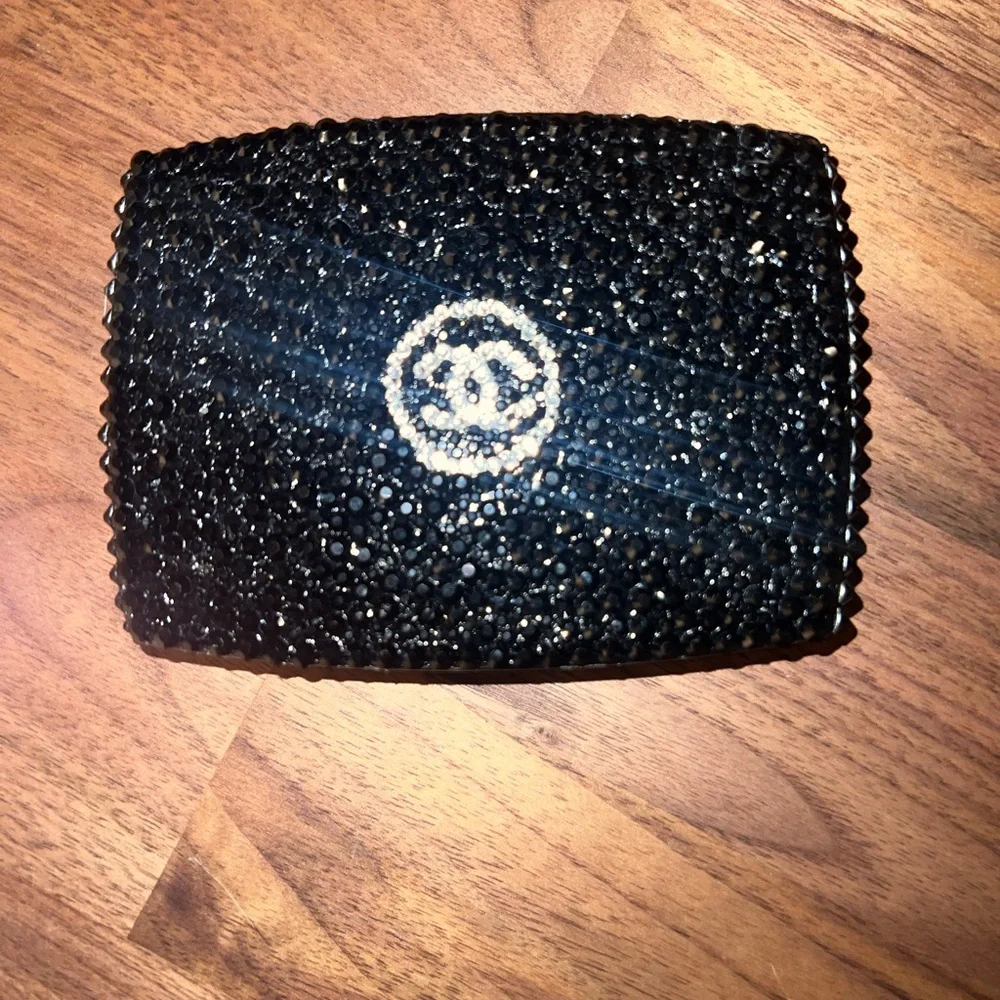 Chanel ULTRA‎ LE TEINT Powder Compact